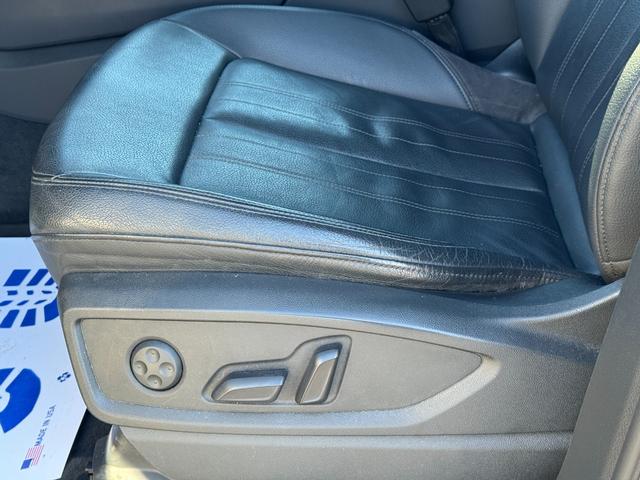 Audi Q5 Vehicle Full-screen Gallery Image 27