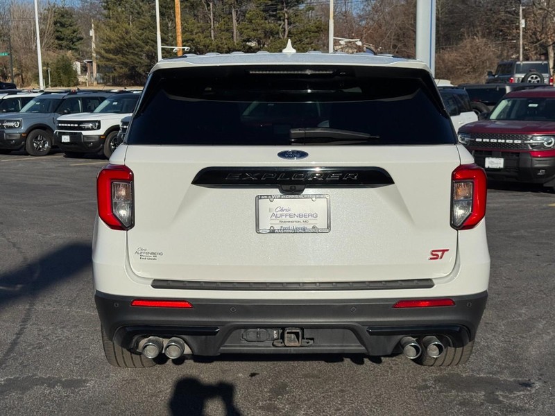 Ford Explorer Vehicle Full-screen Gallery Image 05