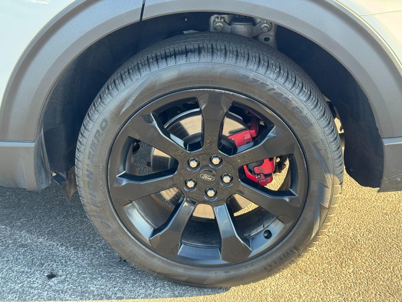 Ford Explorer Vehicle Full-screen Gallery Image 07