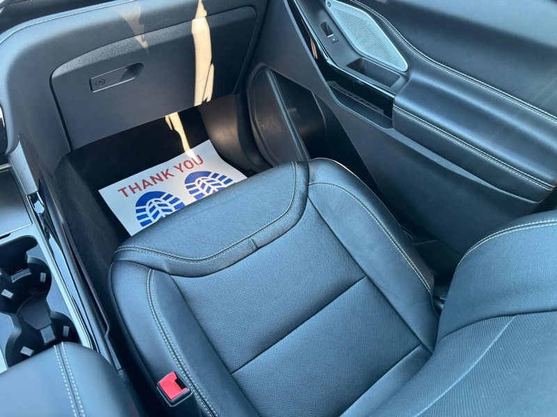 Ford Explorer Vehicle Full-screen Gallery Image 16