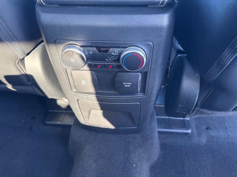 Ford Explorer Vehicle Full-screen Gallery Image 17