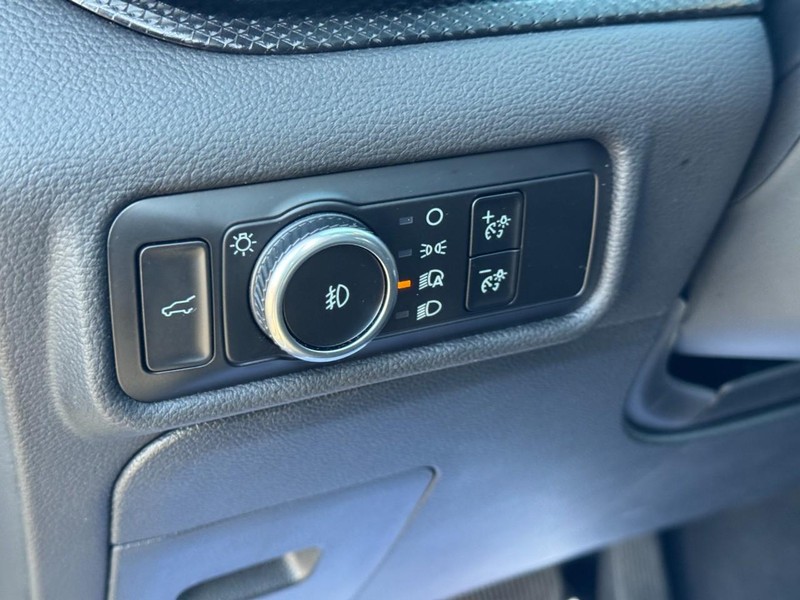 Ford Explorer Vehicle Full-screen Gallery Image 18