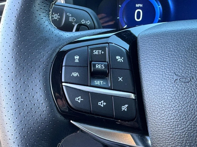 Ford Explorer Vehicle Full-screen Gallery Image 19