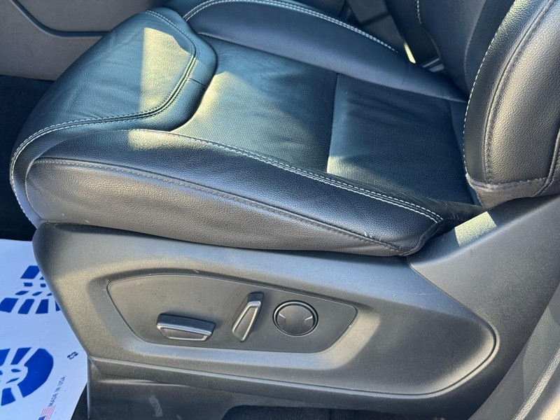 Ford Explorer Vehicle Full-screen Gallery Image 28