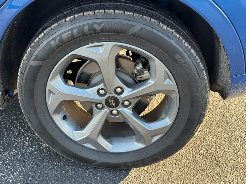 Ford Escape Vehicle Full-screen Gallery Image 07