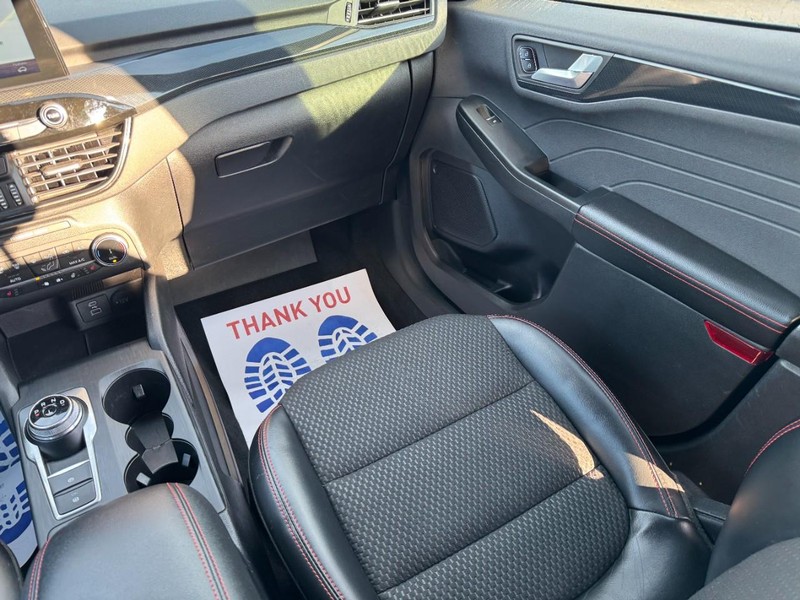 Ford Escape Vehicle Full-screen Gallery Image 15