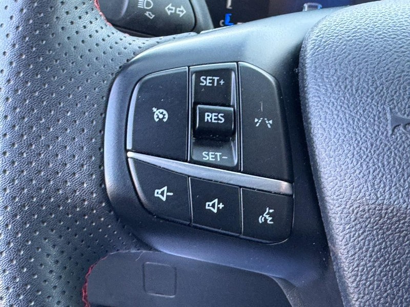 Ford Escape Vehicle Full-screen Gallery Image 17