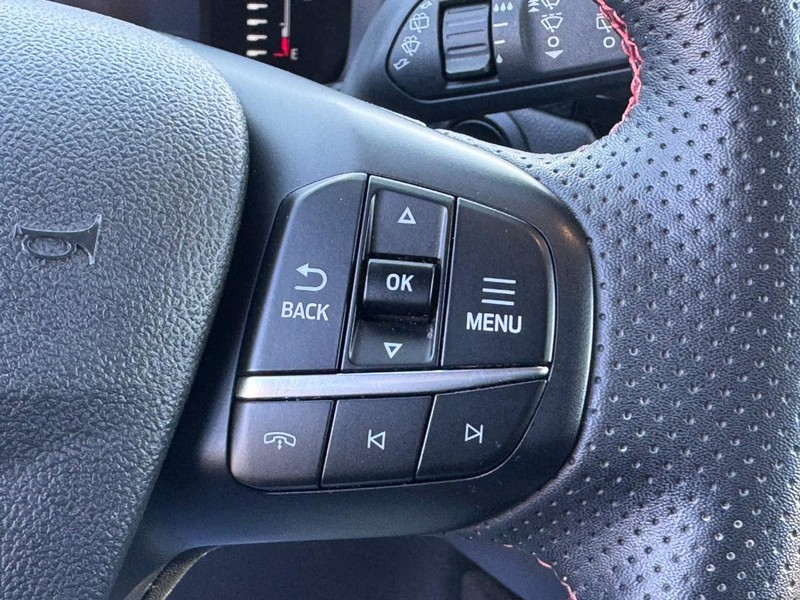 Ford Escape Vehicle Full-screen Gallery Image 18