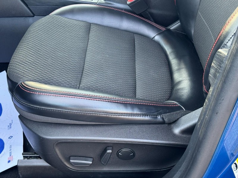 Ford Escape Vehicle Full-screen Gallery Image 23