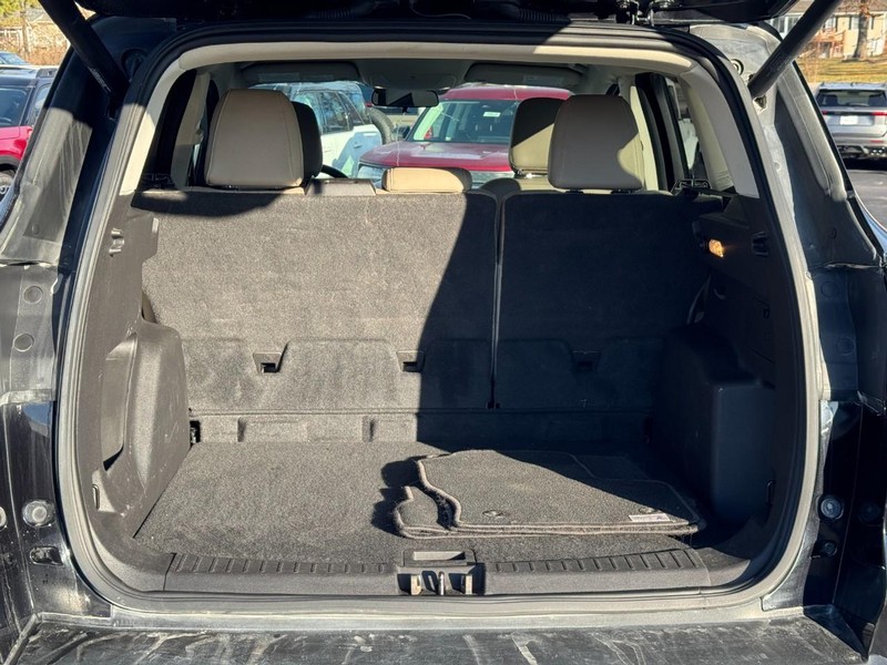 Ford Escape Vehicle Full-screen Gallery Image 04