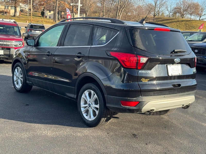 Ford Escape Vehicle Full-screen Gallery Image 06