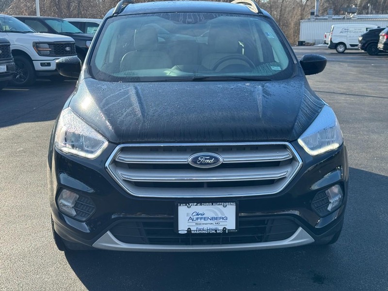 Ford Escape Vehicle Full-screen Gallery Image 09