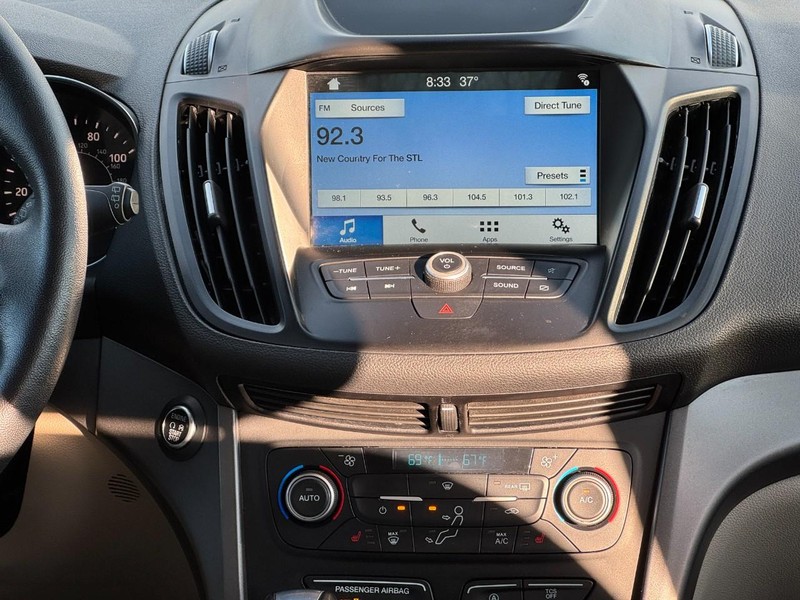 Ford Escape Vehicle Full-screen Gallery Image 13