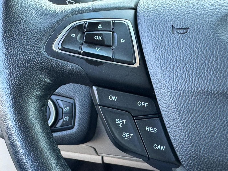 Ford Escape Vehicle Full-screen Gallery Image 17