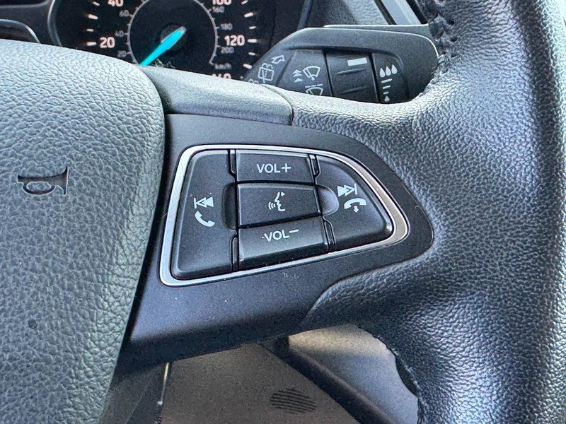 Ford Escape Vehicle Full-screen Gallery Image 18