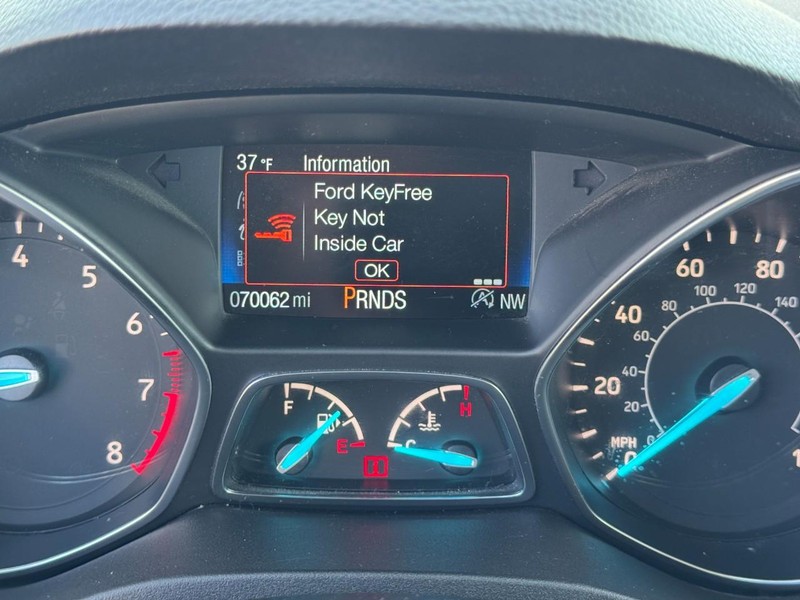 Ford Escape Vehicle Full-screen Gallery Image 19