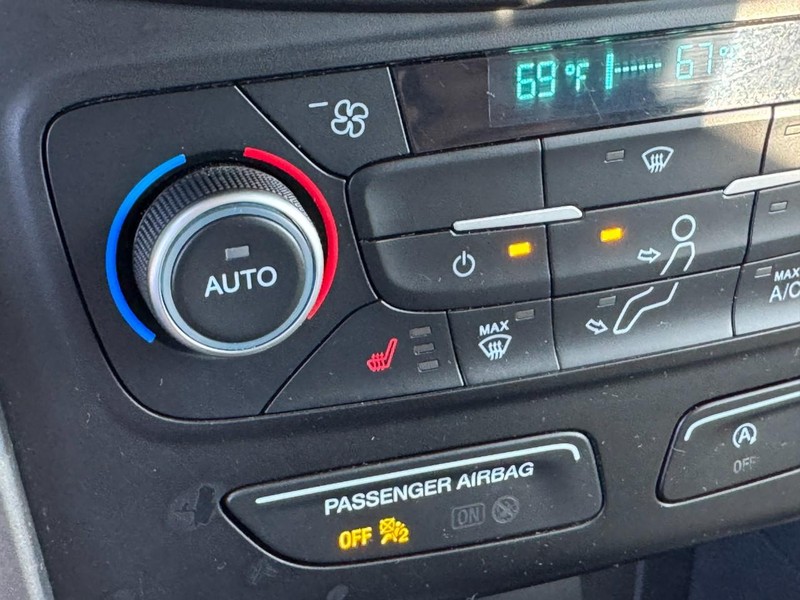 Ford Escape Vehicle Full-screen Gallery Image 21