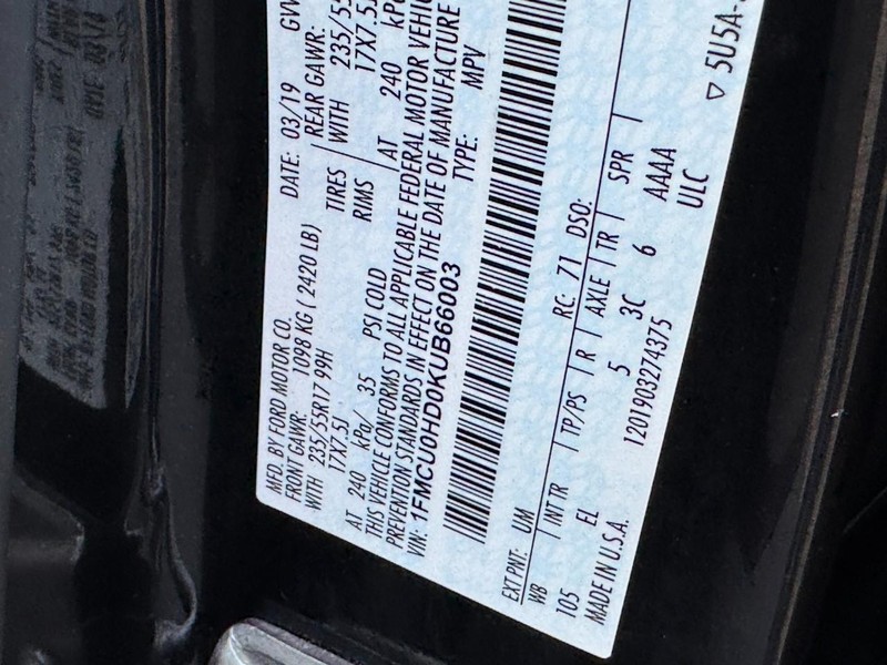 Ford Escape Vehicle Full-screen Gallery Image 24