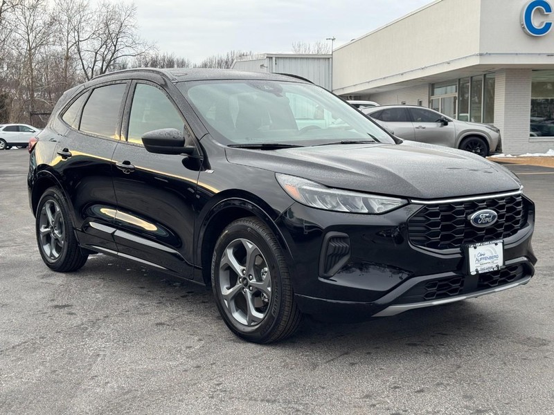 Ford Escape Vehicle Full-screen Gallery Image 02