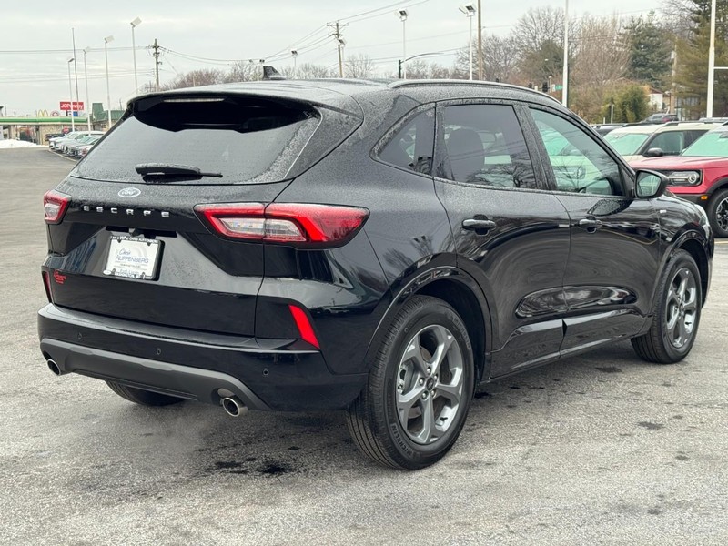 Ford Escape Vehicle Full-screen Gallery Image 03