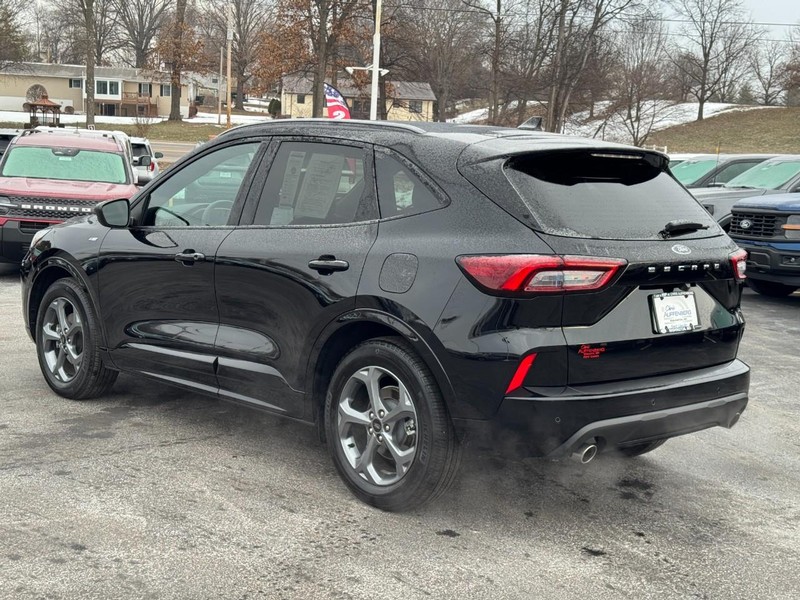 Ford Escape Vehicle Full-screen Gallery Image 06