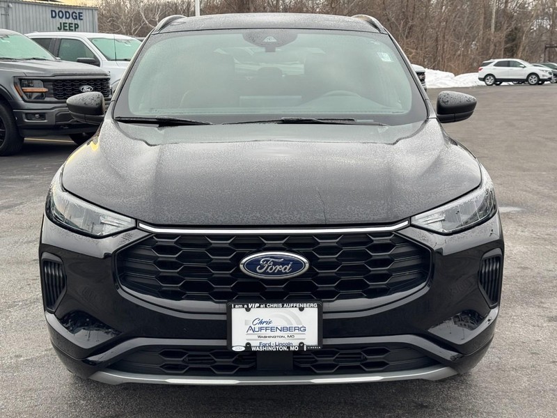 Ford Escape Vehicle Full-screen Gallery Image 09