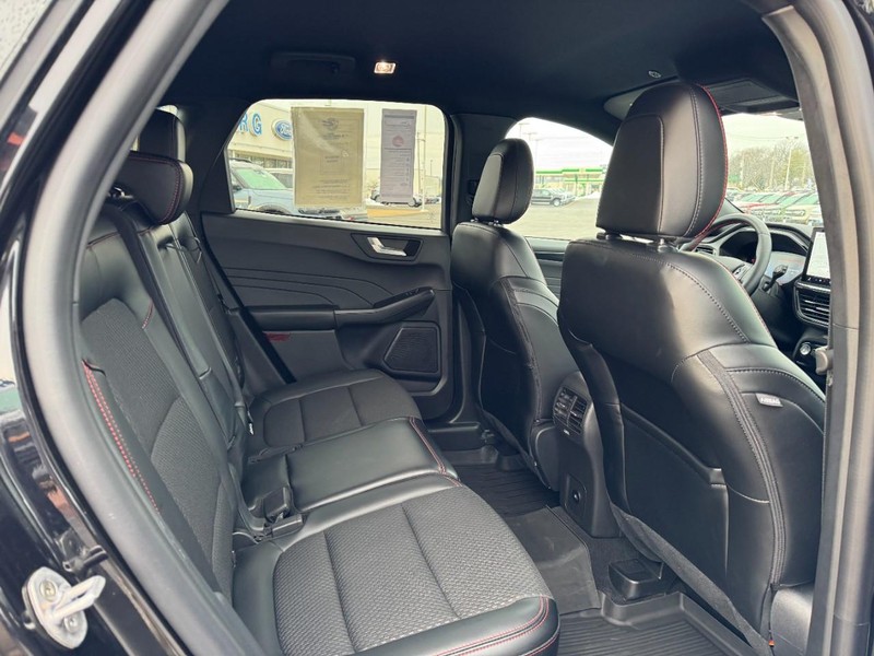 Ford Escape Vehicle Full-screen Gallery Image 10