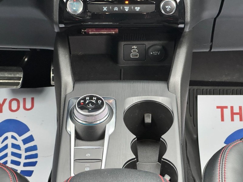 Ford Escape Vehicle Full-screen Gallery Image 14