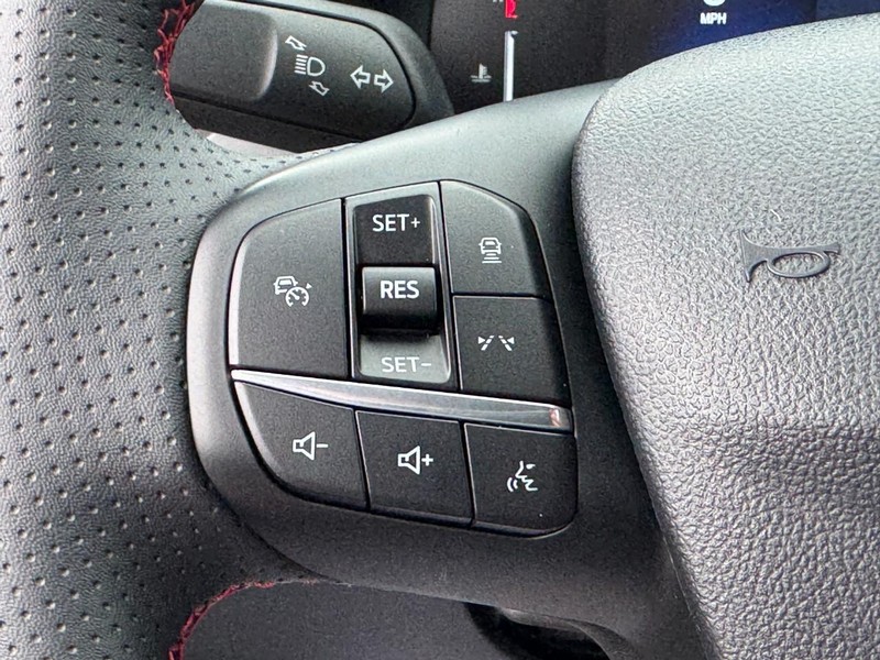 Ford Escape Vehicle Full-screen Gallery Image 17