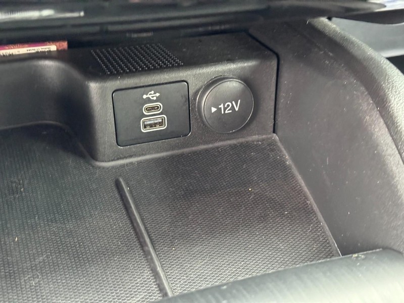 Ford Escape Vehicle Full-screen Gallery Image 23