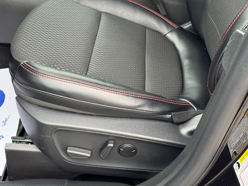 Ford Escape Vehicle Full-screen Gallery Image 25