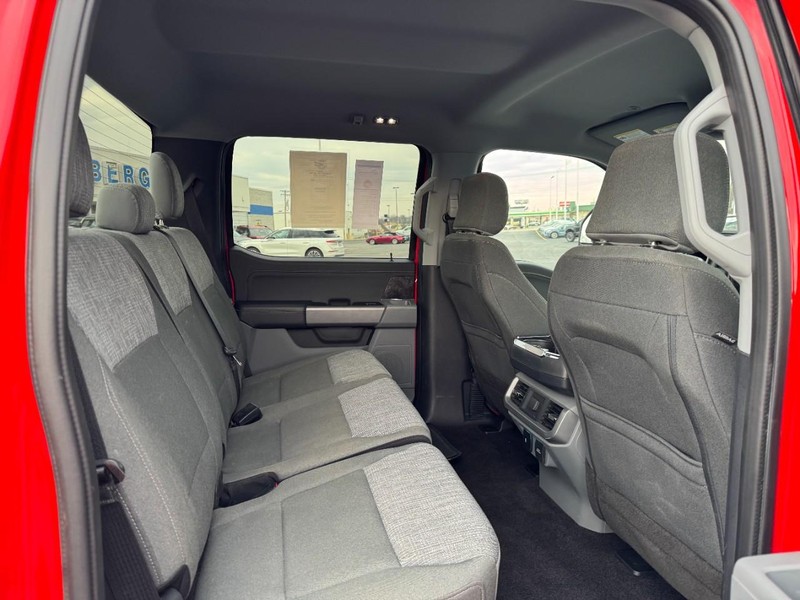 Ford F-150 Vehicle Full-screen Gallery Image 10