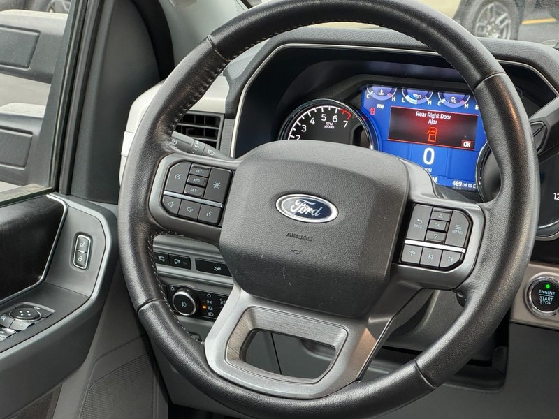 Ford F-150 Vehicle Full-screen Gallery Image 12