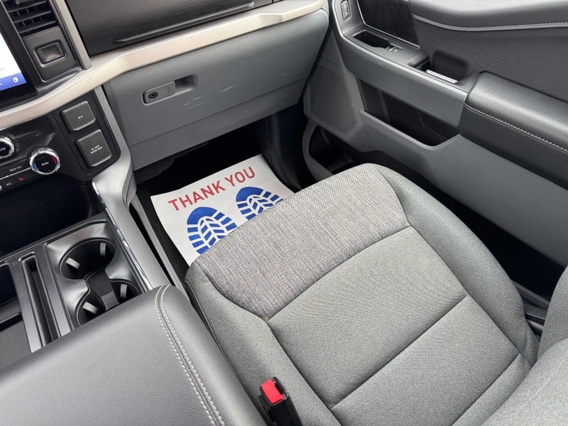 Ford F-150 Vehicle Full-screen Gallery Image 15