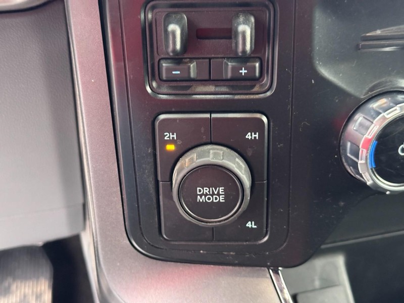 Ford F-150 Vehicle Full-screen Gallery Image 23