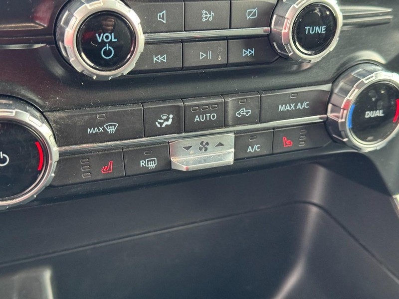 Ford F-150 Vehicle Full-screen Gallery Image 24