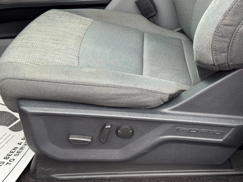 Ford F-150 Vehicle Full-screen Gallery Image 26