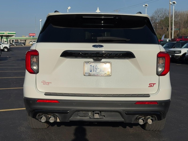Ford Explorer Vehicle Full-screen Gallery Image 05