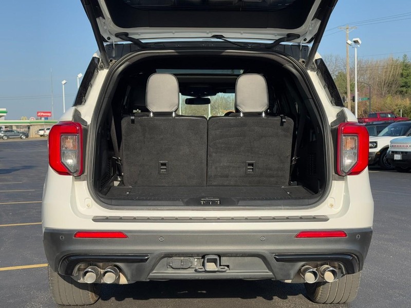 Ford Explorer Vehicle Full-screen Gallery Image 06