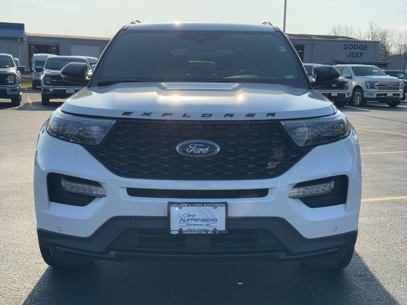 Ford Explorer Vehicle Full-screen Gallery Image 10