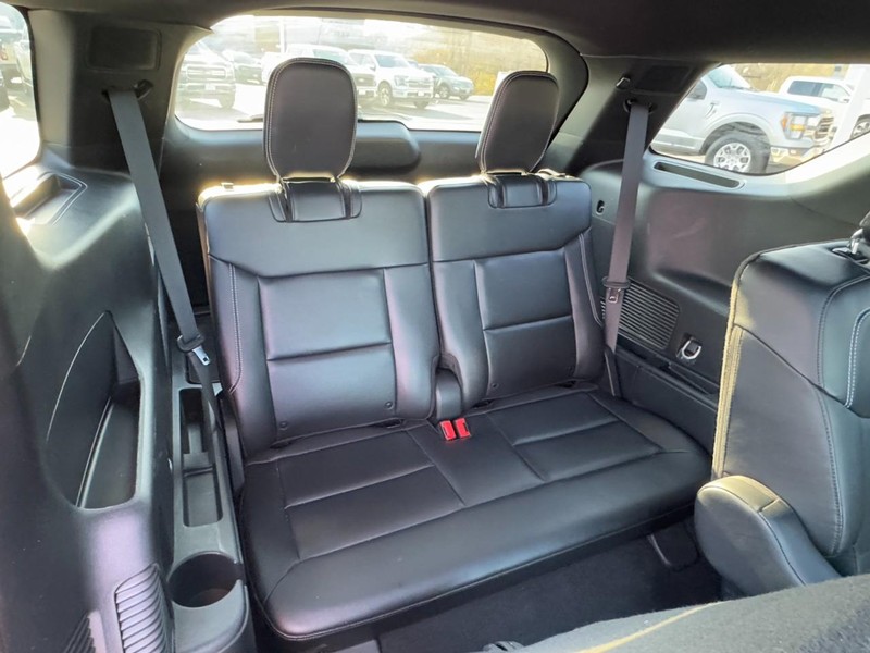 Ford Explorer Vehicle Full-screen Gallery Image 12