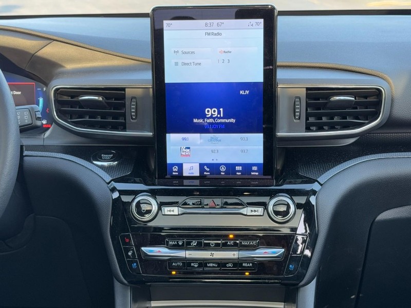 Ford Explorer Vehicle Full-screen Gallery Image 15