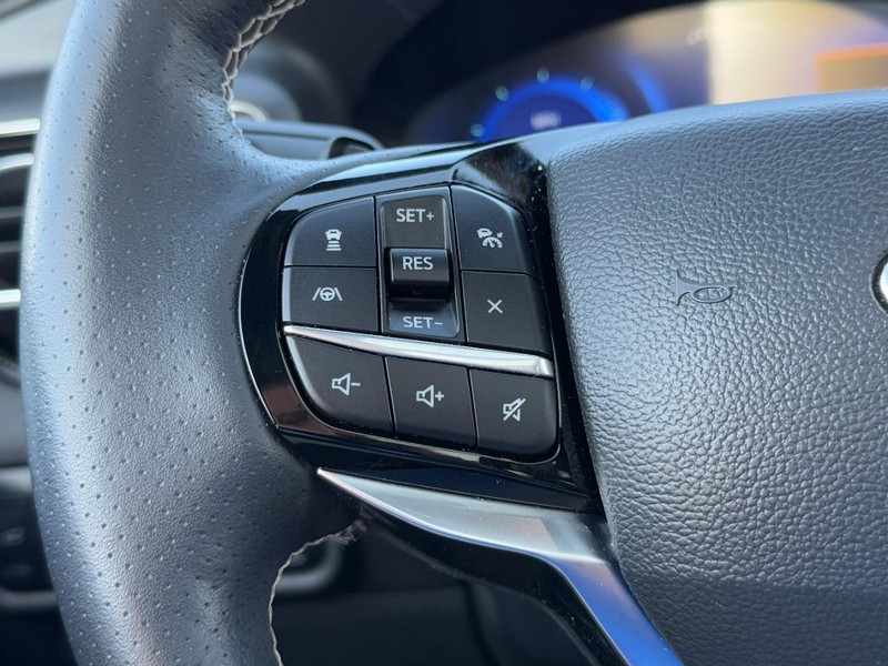 Ford Explorer Vehicle Full-screen Gallery Image 19