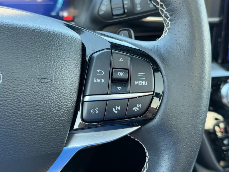 Ford Explorer Vehicle Full-screen Gallery Image 20