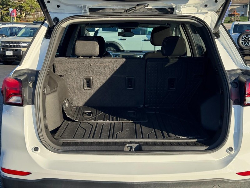 Chevrolet Equinox Vehicle Full-screen Gallery Image 04