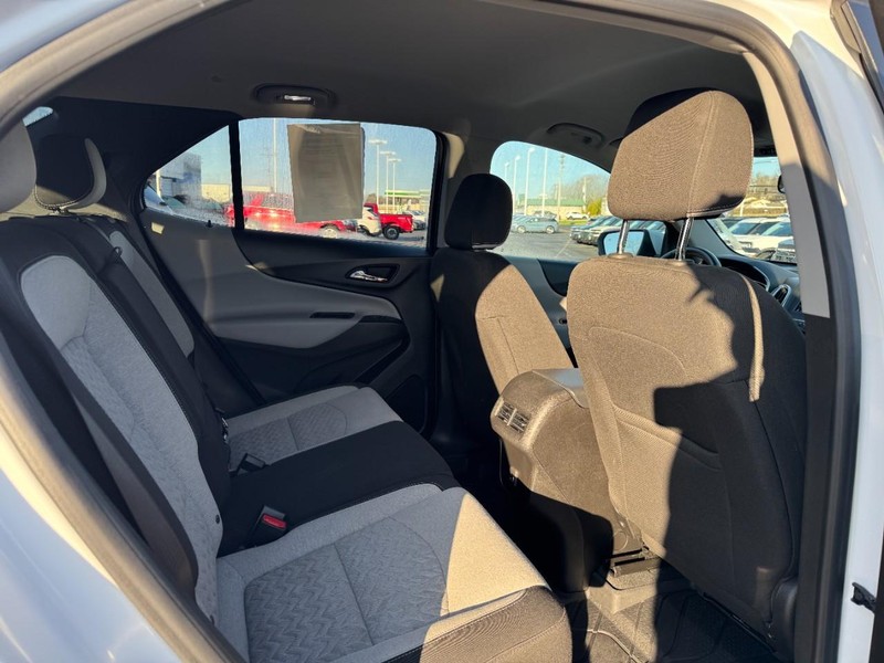 Chevrolet Equinox Vehicle Full-screen Gallery Image 10