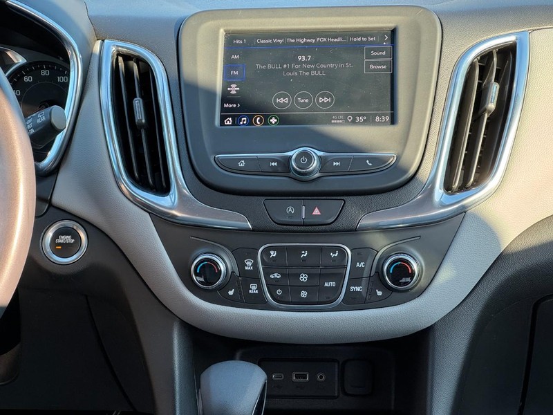 Chevrolet Equinox Vehicle Full-screen Gallery Image 13