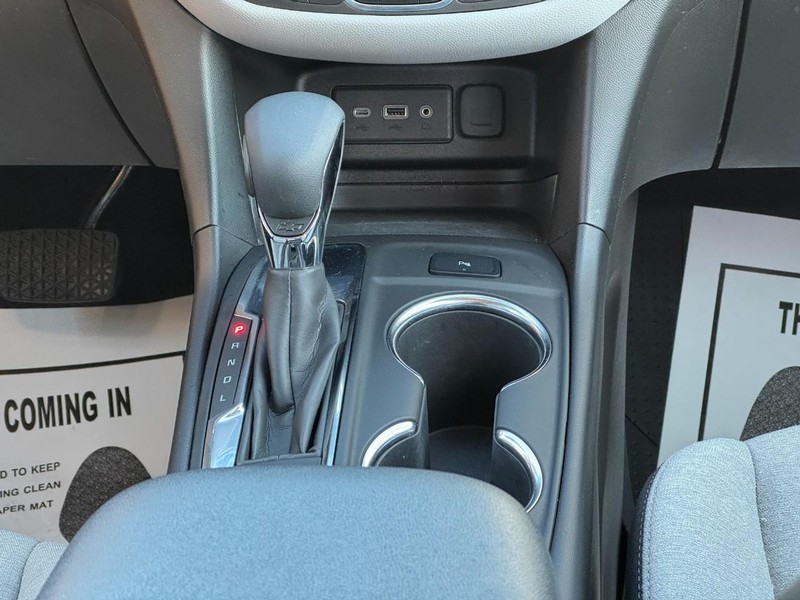 Chevrolet Equinox Vehicle Full-screen Gallery Image 14