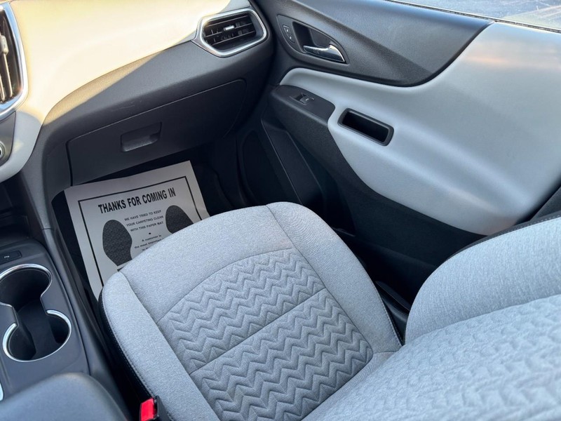 Chevrolet Equinox Vehicle Full-screen Gallery Image 15