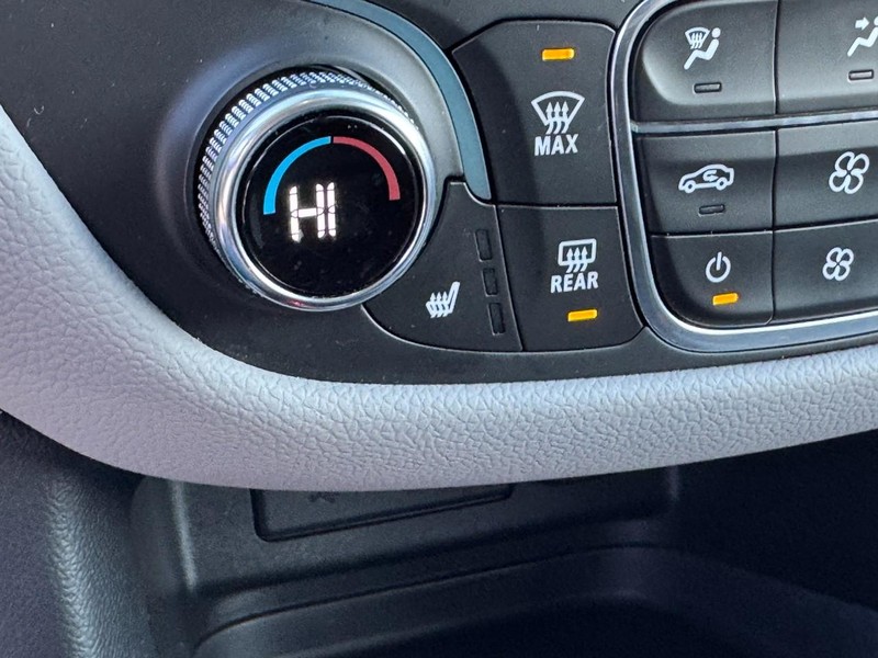 Chevrolet Equinox Vehicle Full-screen Gallery Image 20